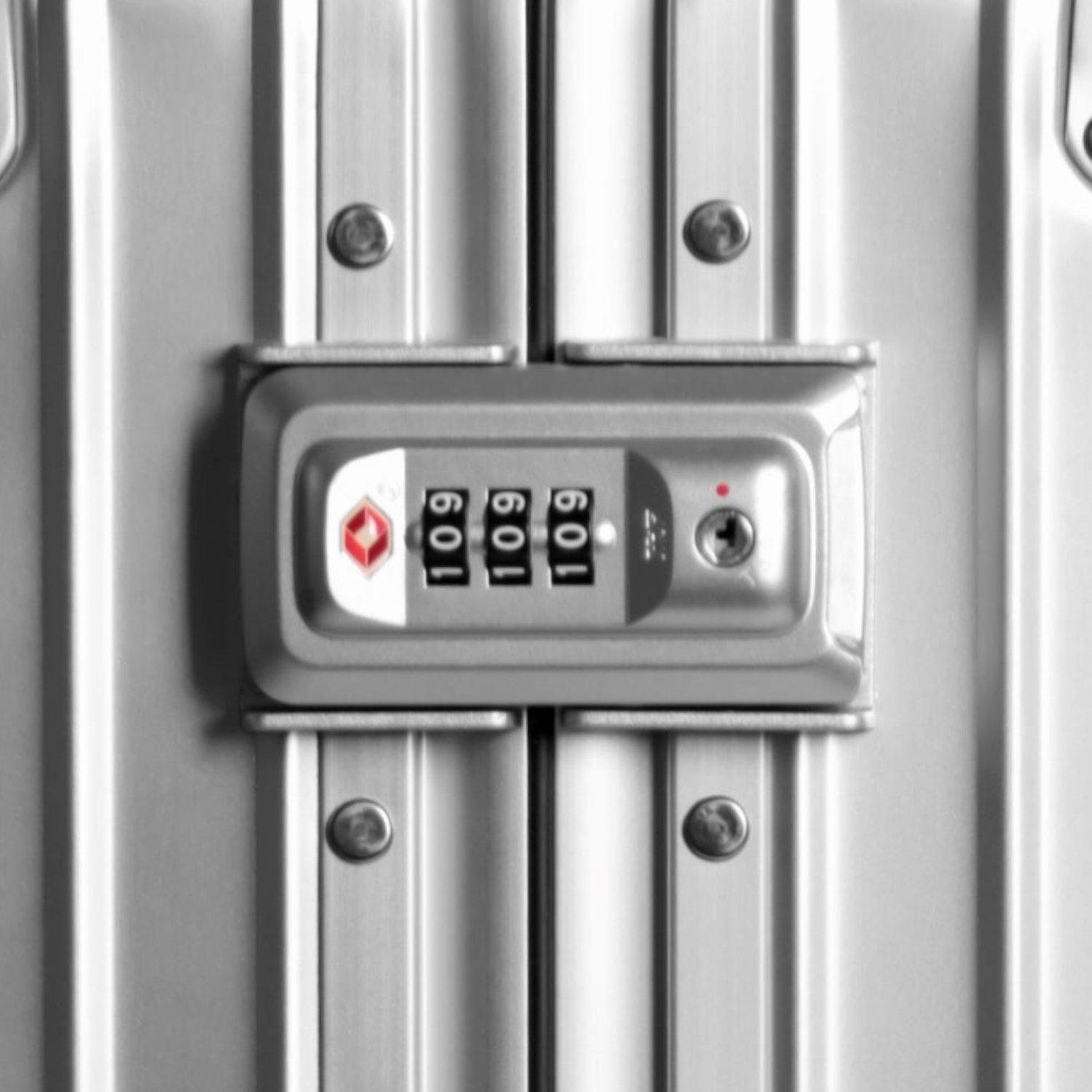 Port Designs VAL D'ISERE 30L Metal Travel Suitcase - Image 7