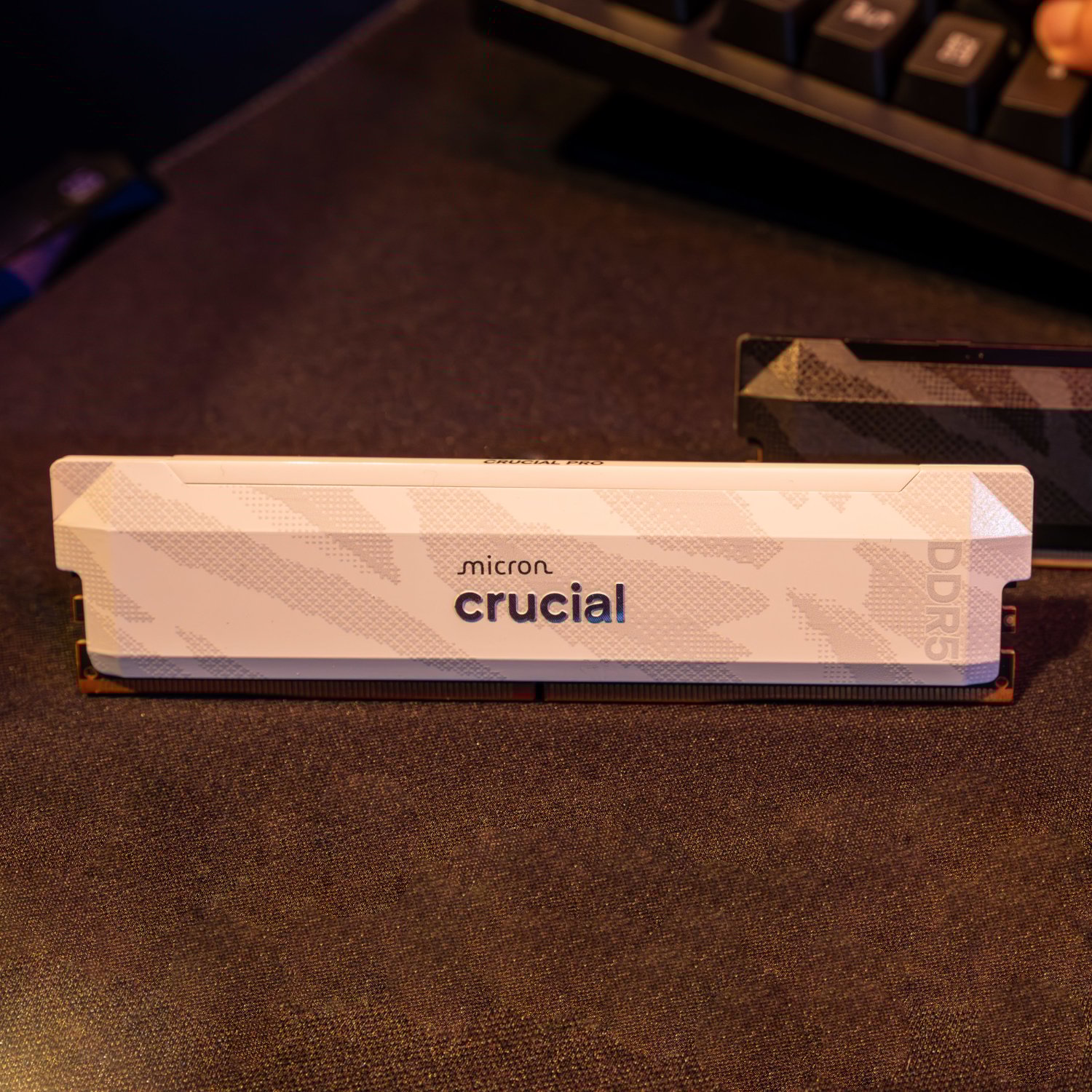 Crucial Pro 16GB 6400Mhz DDR5 Desktop OC Gaming Memory - White - Image 5